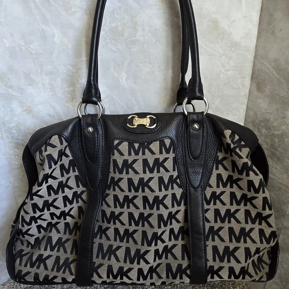 Michael Kors Black and Tan Shoulder Bag with Classic Design